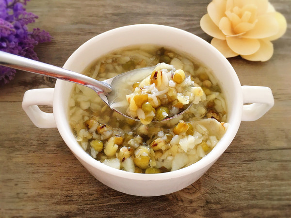 芹菜汁可以祛斑吗(芹菜汁对皮肤有好处吗)