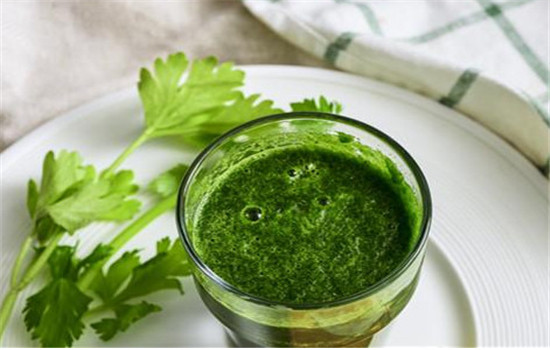 芹菜汁可以祛斑吗(芹菜汁对皮肤有好处吗)