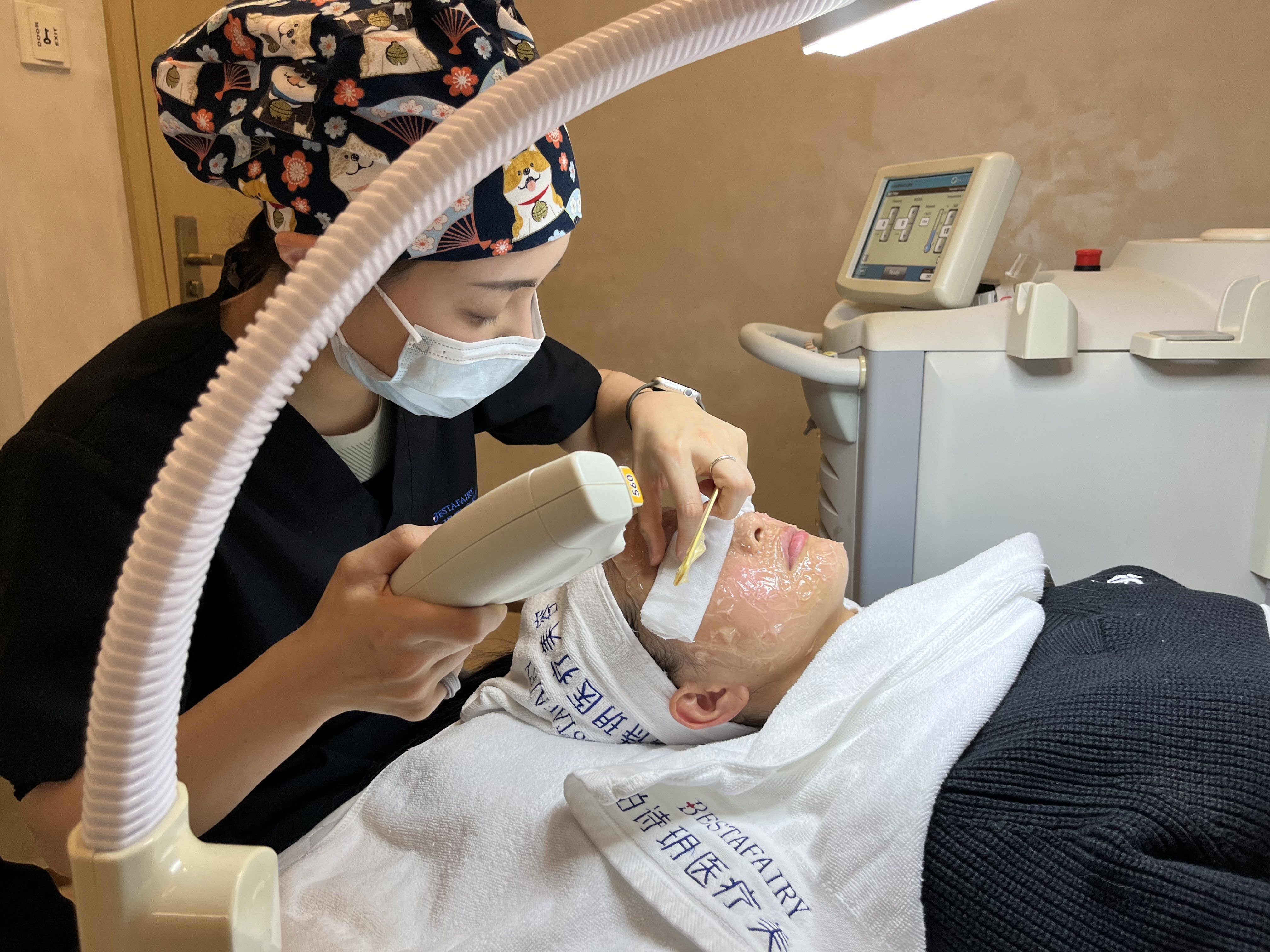 激光祛斑疼不疼(激光祛斑疼不疼几天才能好)